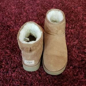 VGUC chestnut mini Ugg ankle boots